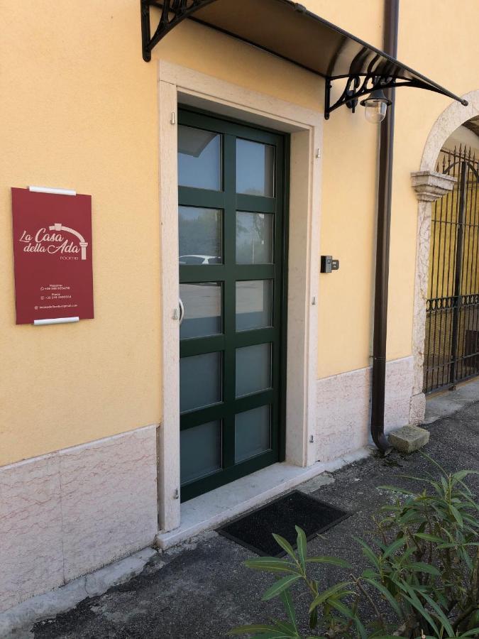 Отель La Casa Della Ada Кастельнуово-дель-Гарда Экстерьер фото