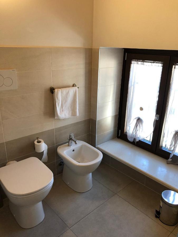Отель La Casa Della Ada Кастельнуово-дель-Гарда Экстерьер фото